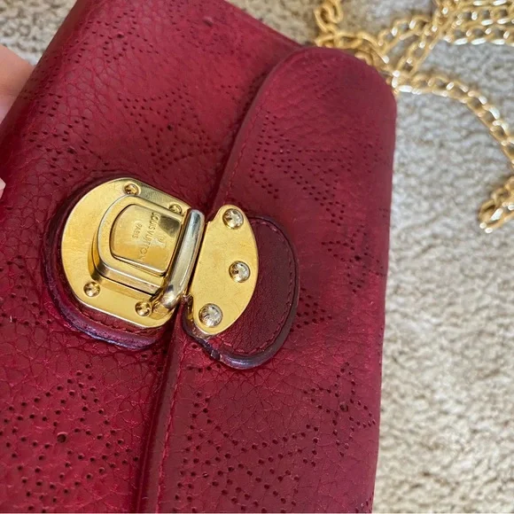 Louis Vuitton Amelia Mahina monogram leather wallet on chain crossbody - Picture 7 of 15